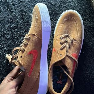 Nike low casual shoes “FRESH” out the box